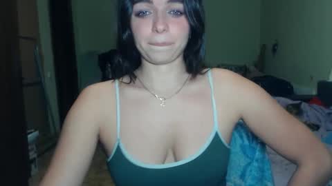 Snapshot of karolinasweet chatting on January 2025 06:57:02 PM Mila online show from January 2025 06:57:02 PM