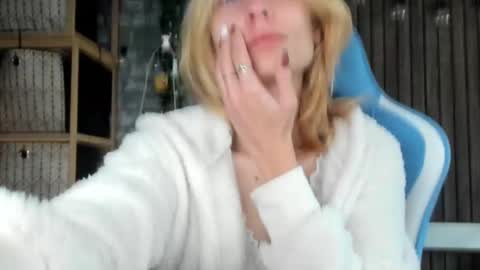 karoline121 online show from September 2025 04:40:02 AM