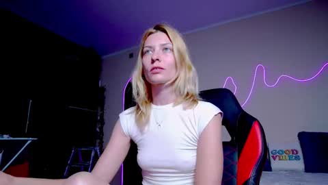 karoline121 online show from September 2025 08:03:01 PM