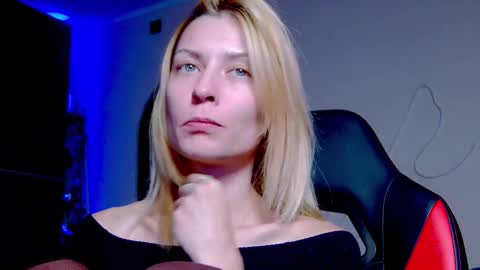 karoline121 online show from October 2025 08:15:01 PM