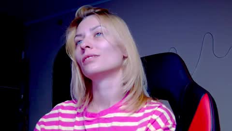 karoline121 online show from October 2025 08:27:02 PM