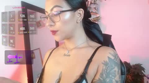 Caro online show from October 2025 12:57:02 PM