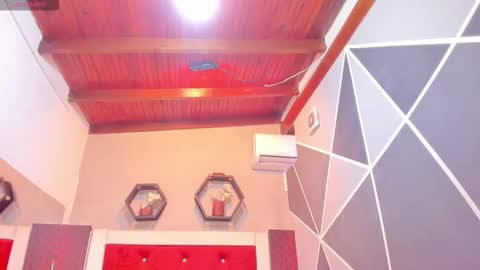 Snapshot of karoll014 chatting on December 2025 12:01:02 PM Karol online show from December 2025 12:01:02 PM