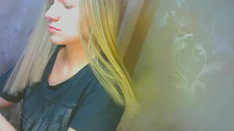 Caroline Fox online show from September 2025 08:49:01 AM