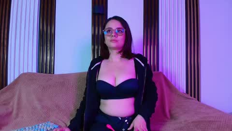 kassandra james online show from February 2026 01:45:01 PM