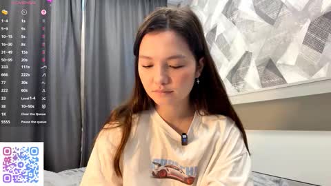 Kira online show from October 2025 08:27:02 AM