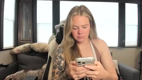 Kitty Kat online show from April 2026 08:01:02 PM