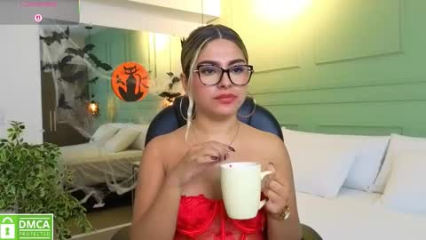 Kat online show from October 2025 11:43:02 AM