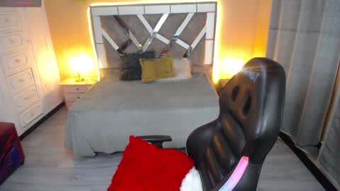 kate_lawrence_ online show from February 2025 03:30:01 AM