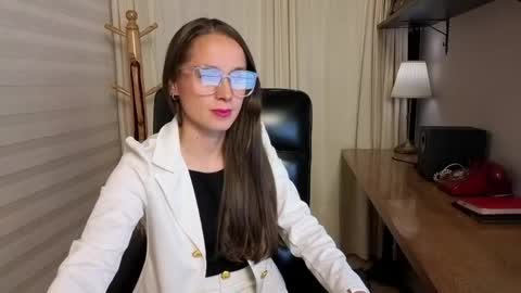 Snapshot of kate_thompson_ chatting on April 2026 11:24:01 AM Kathe online show from April 2026 11:24:01 AM