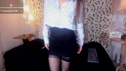 Snapshot of kate_thompson_ chatting on May 2026 11:04:02 AM Kathe online show from May 2026 11:04:02 AM