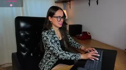 Snapshot of kate_thompson_ chatting on June 2026 11:12:02 AM Kathe online show from June 2026 11:12:02 AM