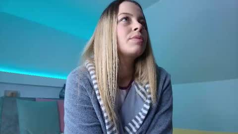 KateAllyaa online show from December 2025 05:03:02 AM