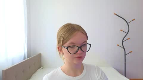 Snapshot of katebunnys chatting on June 2026 04:52:02 AM katebunnys online show from June 2026 04:52:02 AM