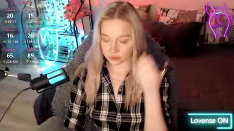 Snapshot of katerinaxvold chatting on September 2025 09:49:02 PM Lisa online show from September 2025 09:49:02 PM