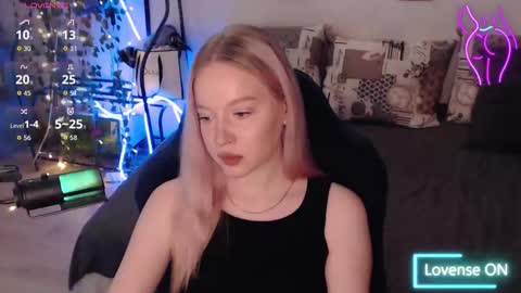 Snapshot of katerinaxvold chatting on October 2025 06:38:02 PM Lisa online show from October 2025 06:38:02 PM