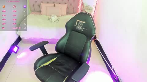 Snapshot of katherine_tay chatting on April 2026 06:28:01 PM KATHERINE online show from April 2026 06:28:01 PM