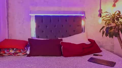 Snapshot of kathira_londres chatting on June 2026 12:09:02 PM Sofia online show from June 2026 12:09:02 PM