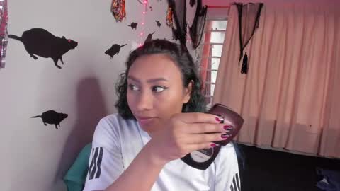 Katia online show from October 2025 04:19:02 PM