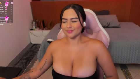 Snapshot of katia_bigboobs11 chatting on April 2026 06:31:02 PM Katia online show from April 2026 06:31:02 PM
