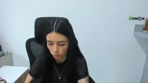 Snapshot of katia_sex25 chatting on April 2026 05:19:02 PM Katia online show from April 2026 05:19:02 PM
