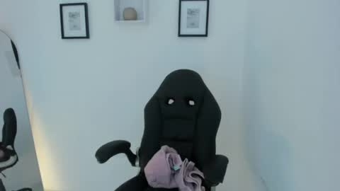 Snapshot of katia_sex25 chatting on May 2026 08:03:02 PM Katia online show from May 2026 08:03:02 PM
