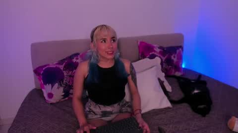 katia sofia cuper online show from April 2026 09:05:01 PM