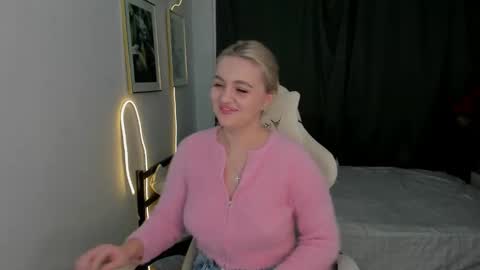 Snapshot of katiebabys chatting on March 2026 03:04:02 PM Katie online show from March 2026 03:04:02 PM