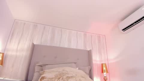 Snapshot of katiecruz_ chatting on February 2025 02:22:02 PM Katie online show from February 2025 02:22:02 PM