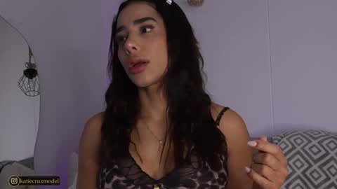Snapshot of katiecruz_ chatting on September 2025 11:02:02 AM Katie online show from September 2025 11:02:02 AM