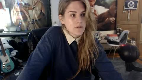 Snapshot of katiecutie_5 chatting on December 2024 05:10:01 AM Katie online show from December 2024 05:10:01 AM