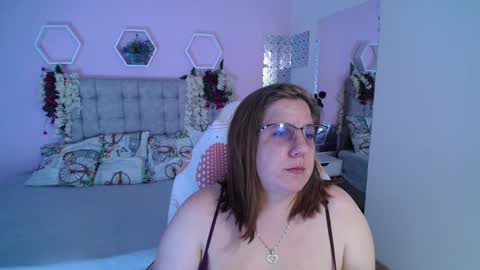 Snapshot of katiee_jones_ chatting on January 2025 03:36:01 PM Katherine online show from January 2025 03:36:01 PM
