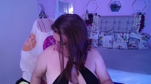 Snapshot of katiee_jones_ chatting on January 2025 12:35:01 PM Katherine online show from January 2025 12:35:01 PM