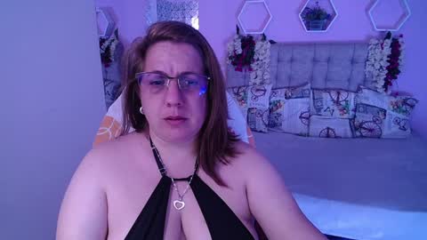 Snapshot of katiee_jones_ chatting on January 2025 03:36:02 PM Katherine online show from January 2025 03:36:02 PM