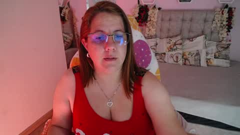 Snapshot of katiee_jones_ chatting on January 2025 03:46:01 PM Katherine online show from January 2025 03:46:01 PM