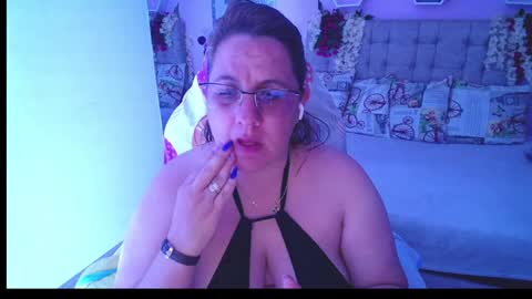 Snapshot of katiee_jones_ chatting on January 2025 11:23:01 PM Katherine online show from January 2025 11:23:01 PM