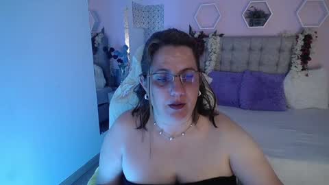 Snapshot of katiee_jones_ chatting on February 2025 12:16:01 PM Katherine online show from February 2025 12:16:01 PM