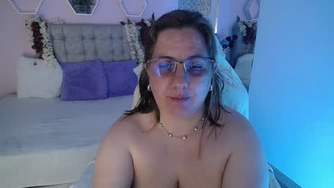 Snapshot of katiee_jones_ chatting on February 2025 04:00:02 PM Katherine online show from February 2025 04:00:02 PM
