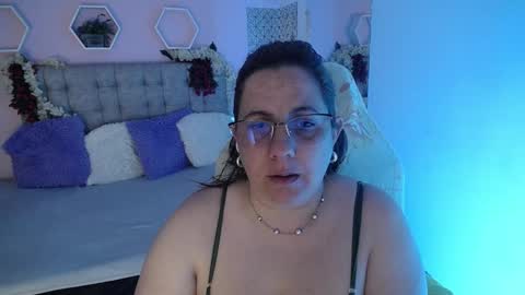 Snapshot of katiee_jones_ chatting on February 2025 03:49:02 PM Katherine online show from February 2025 03:49:02 PM