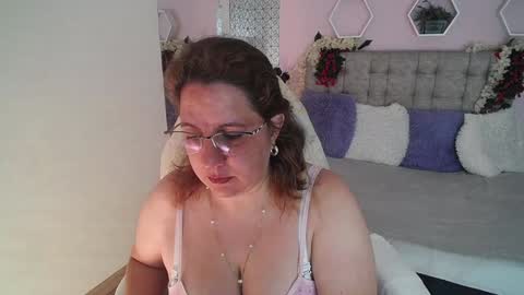 Snapshot of katiee_jones_ chatting on February 2025 12:39:01 PM Katherine online show from February 2025 12:39:01 PM