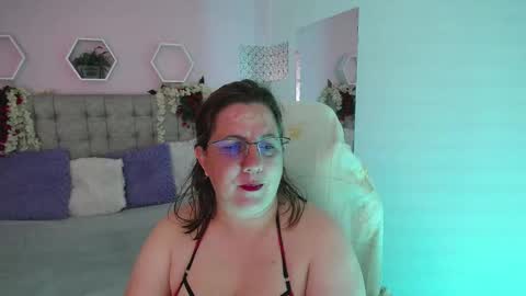 Snapshot of katiee_jones_ chatting on March 2025 12:31:02 PM Katherine online show from March 2025 12:31:02 PM