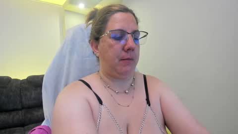 Snapshot of katiee_jones_ chatting on September 2025 01:00:02 PM Katherine online show from September 2025 01:00:02 PM