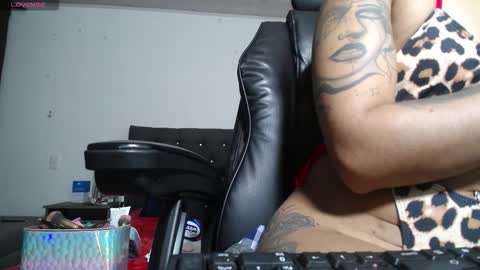 Daniela  online show from November 2025 02:11:02 AM