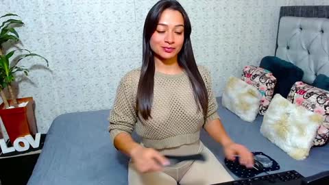 Snapshot of katikloving chatting on December 2024 02:53:01 AM Follow Instagram katikloving online show from December 2024 02:53:01 AM