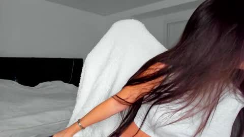 Snapshot of katrin_fit chatting on November 2025 12:51:02 PM Katrin online show from November 2025 12:51:02 PM