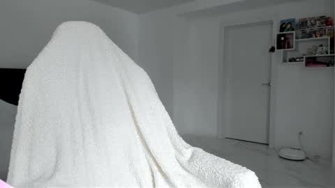 Snapshot of katrin_fit chatting on November 2025 07:28:01 AM Katrin online show from November 2025 07:28:01 AM