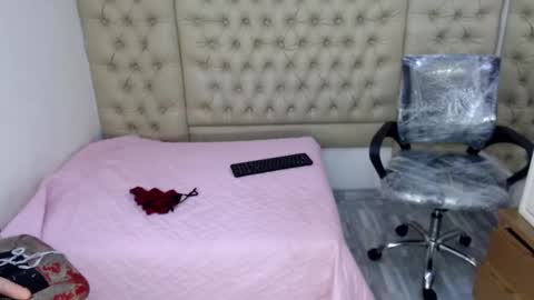 Snapshot of katrinnehott chatting on November 2025 12:46:01 AM KatrinneHott online show from November 2025 12:46:01 AM