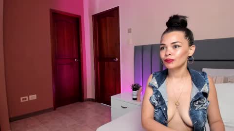Snapshot of katrionanyx chatting on April 2026 08:07:01 PM Katriona Nyx online show from April 2026 08:07:01 PM