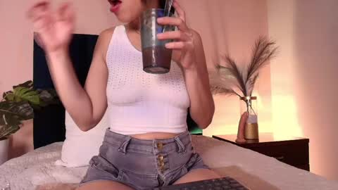 Snapshot of katrionanyx chatting on April 2026 09:41:02 PM Katriona Nyx online show from April 2026 09:41:02 PM