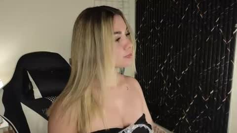 Snapshot of katt_bdsm chatting on June 2026 04:20:01 AM Katt online show from June 2026 04:20:01 AM